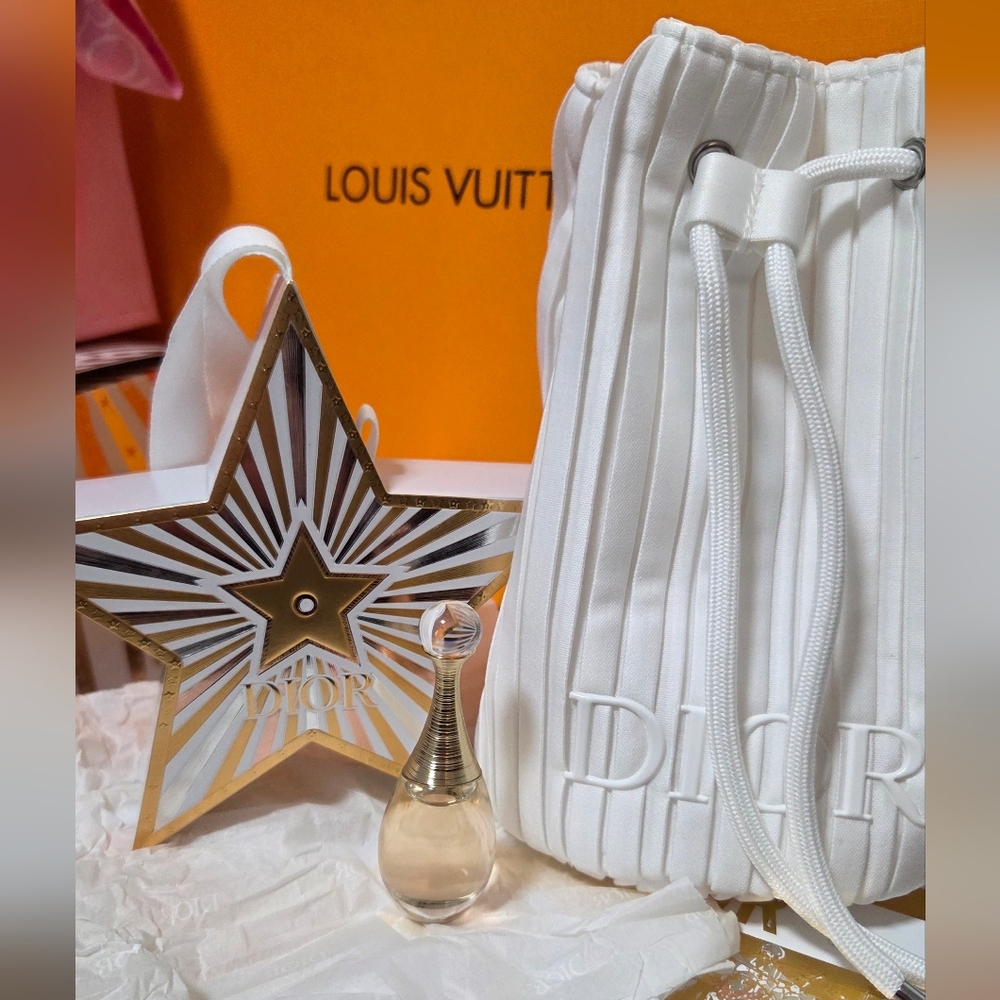 New- Dior star ornament with perfume & pouch